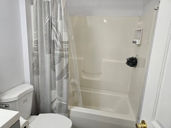 $2,200 | 206 North Morgan Avenue, Wheaton, IL 60187