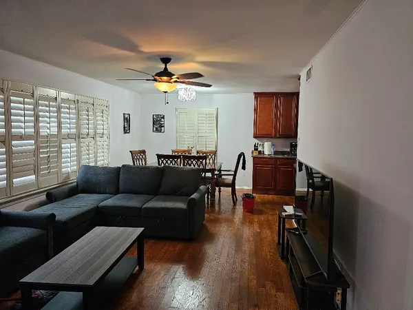 $2,200 | 206 North Morgan Avenue, Wheaton, IL 60187