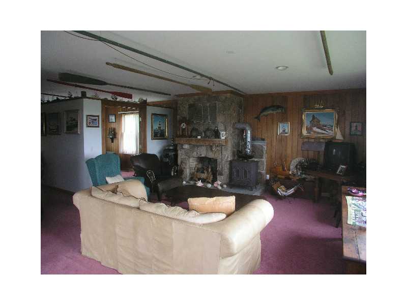 839 West Side Road Block Island, RI 02807 - Photo 9 of 13 Den/Family/Great Room.
