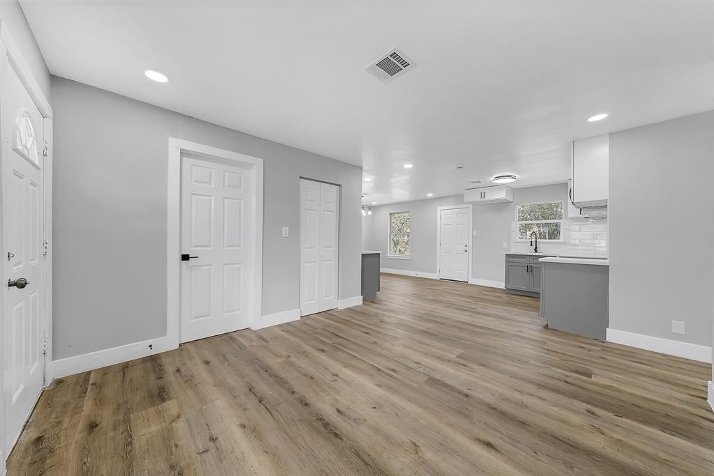7609 St Lo Road Houston, TX 77033 - Photo 7 of 14