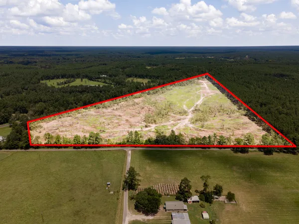 a view of an outdoor space