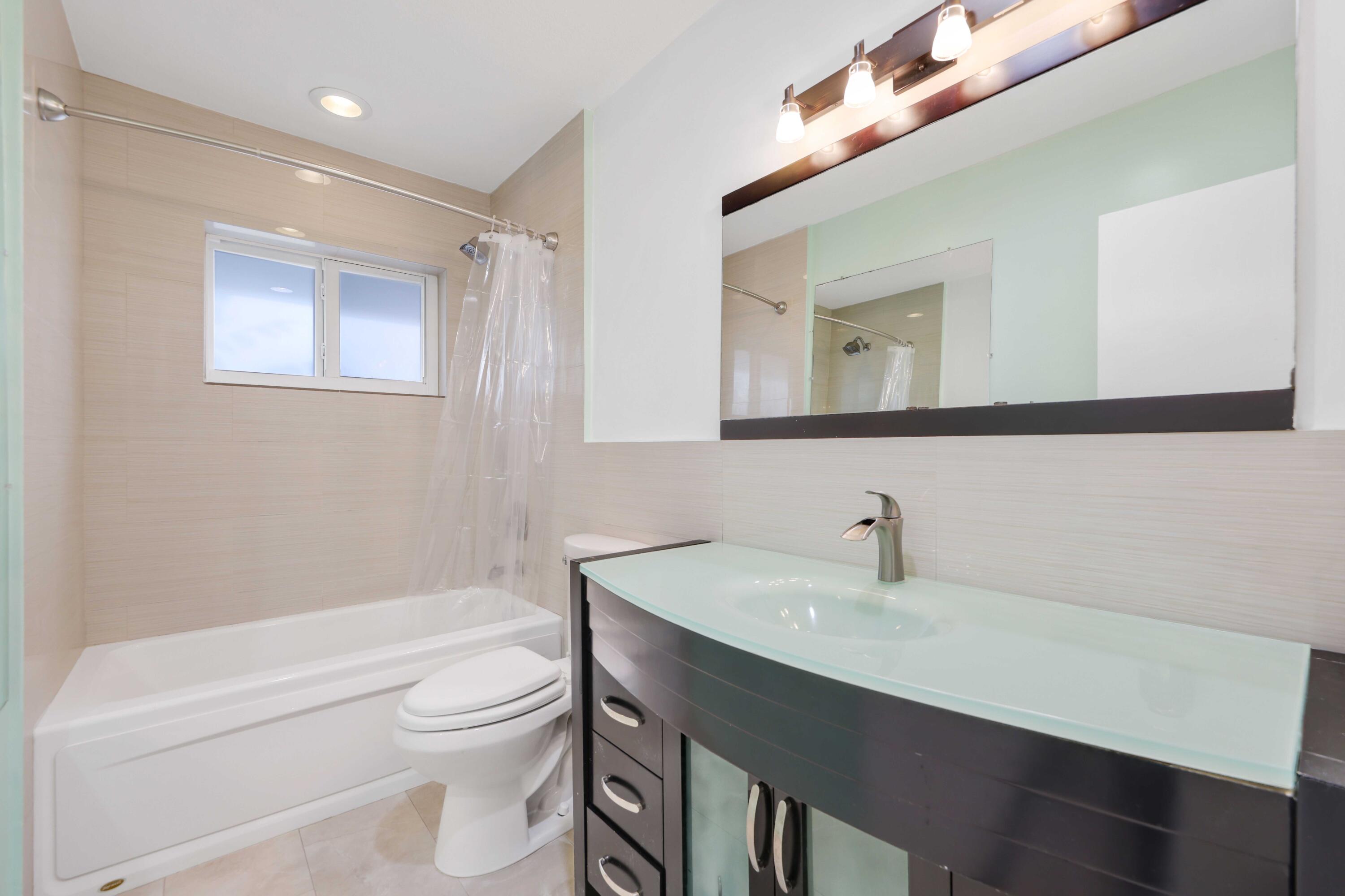 4220 Northeast 26th Terrace Lighthouse Point, FL 33064 - Photo 21 of 30 4220 NE 26th Terrace - 27