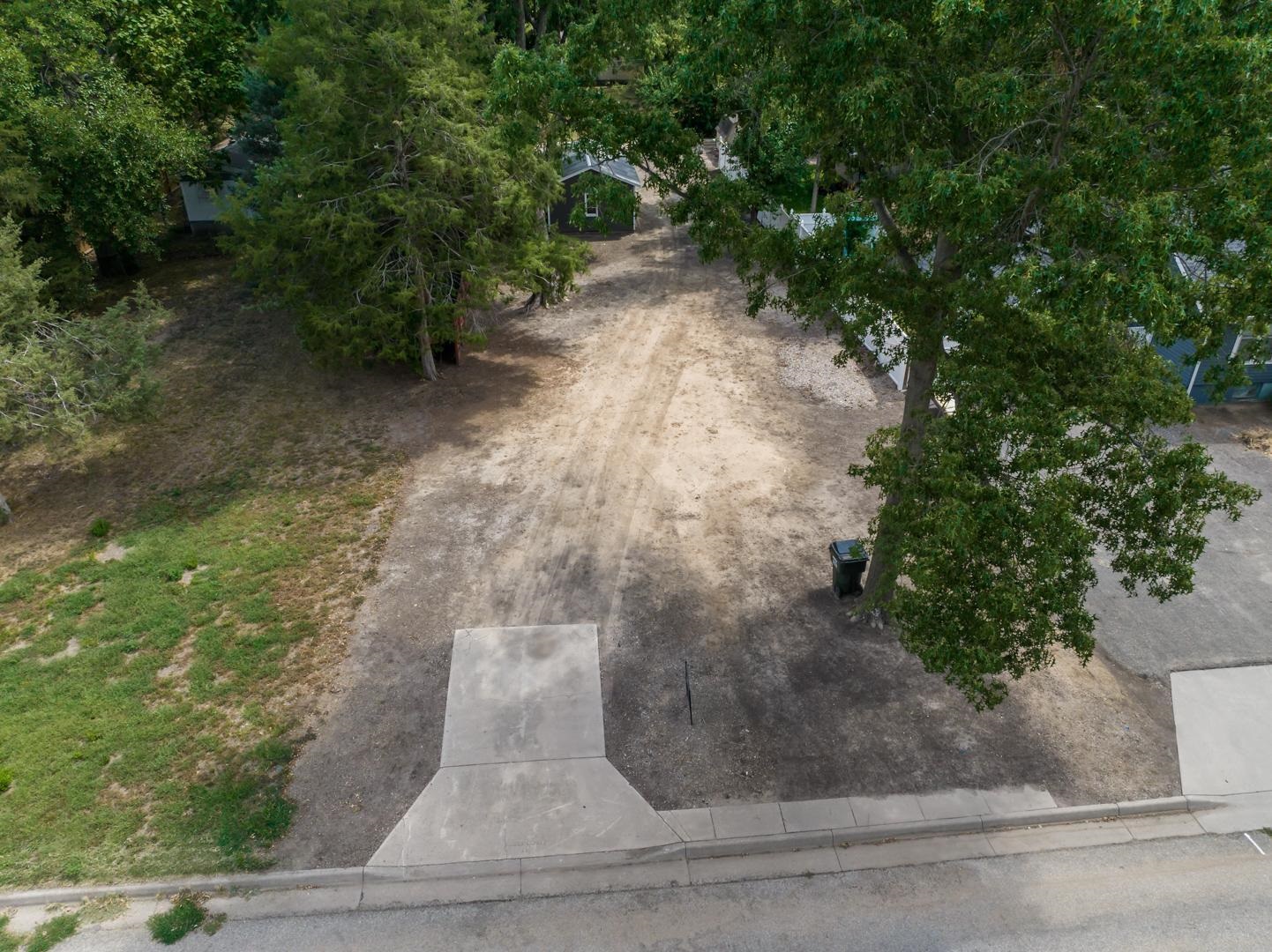 322 Harvey Street Halstead, KS 67056 - Photo 3 of 9