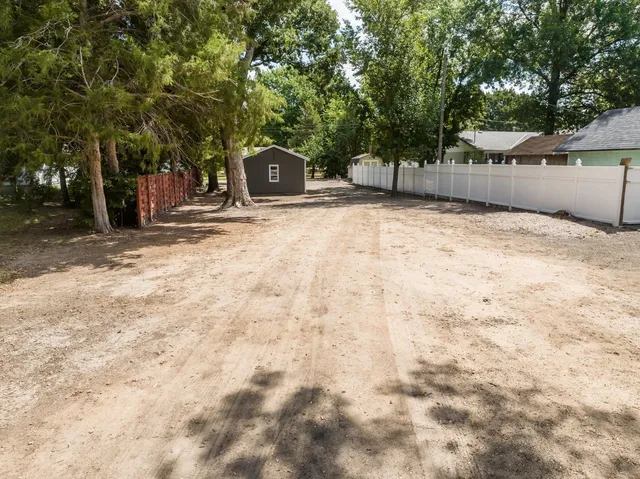 $25,000 | 322 Harvey Street, Halstead, KS 67056