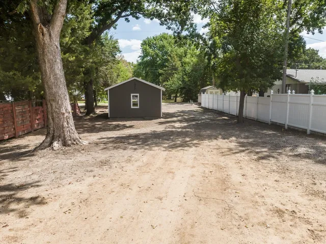 $25,000 | 322 Harvey Street, Halstead, KS 67056