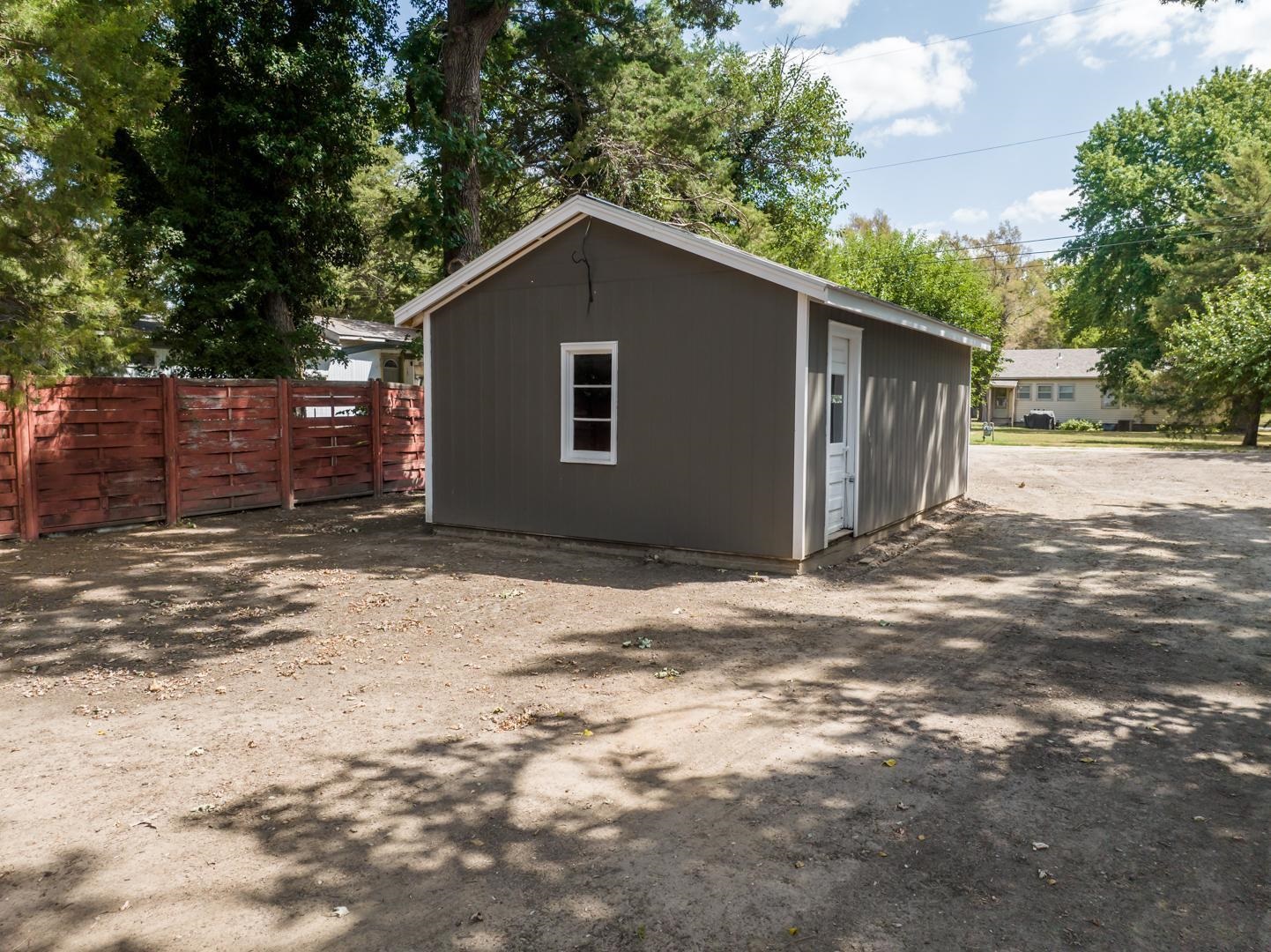 322 Harvey Street Halstead, KS 67056 - Photo 8 of 9