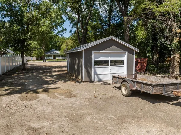 $25,000 | 322 Harvey Street, Halstead, KS 67056