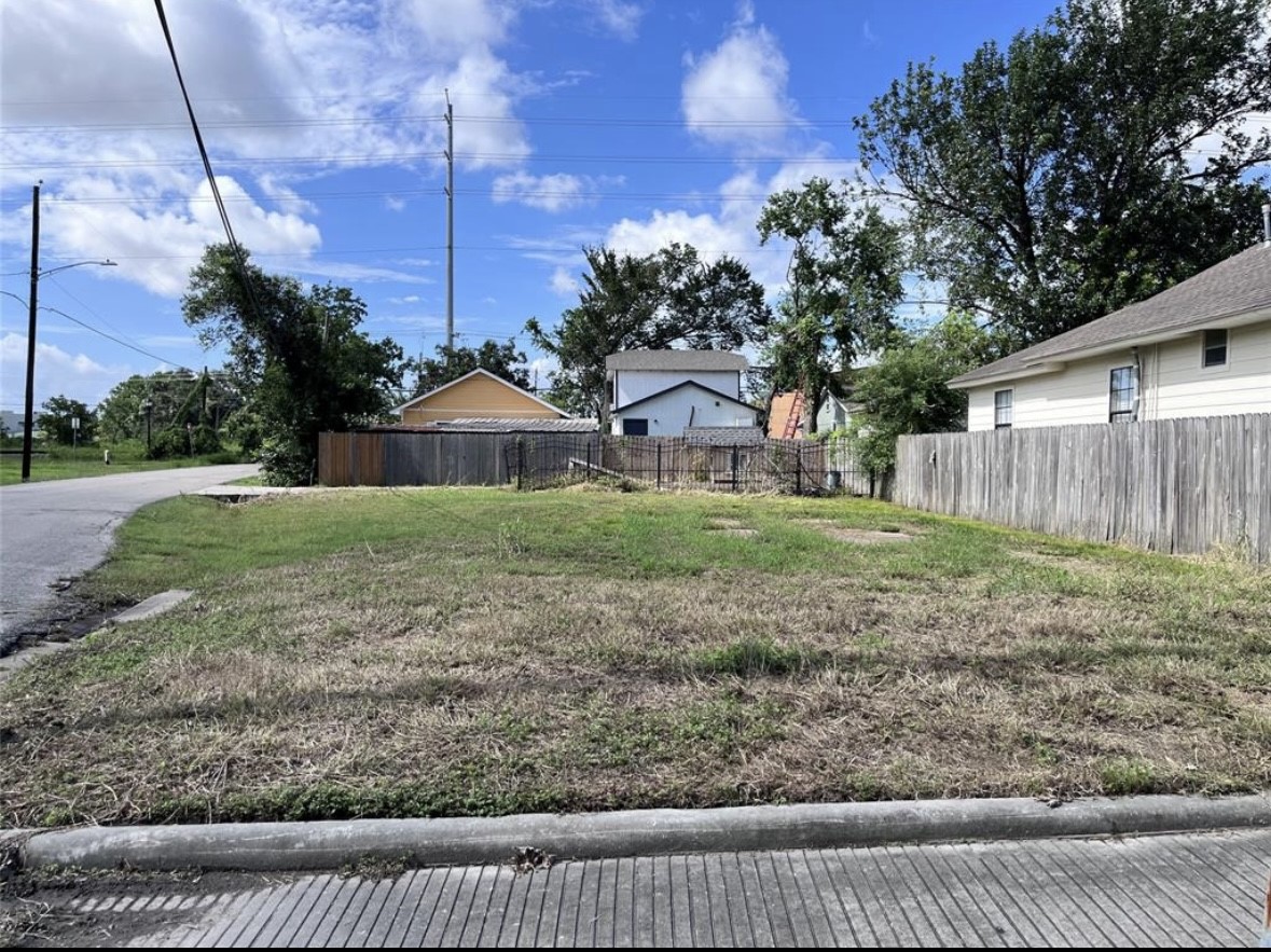 809 West Hedrick Street Houston, TX 77011 - Photo 2 of 6 a view of a house with a yard