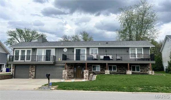 $725,000 | 8 Guyenne Drive, Lake St. Louis, MO 63367