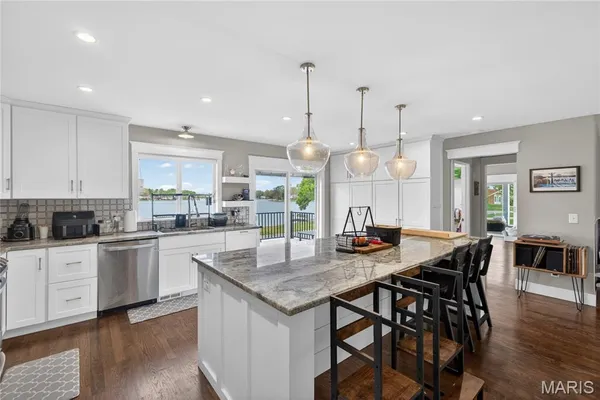 $725,000 | 8 Guyenne Drive, Lake St. Louis, MO 63367