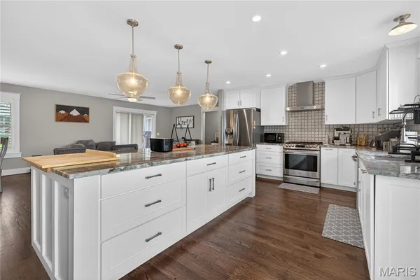 $725,000 | 8 Guyenne Drive, Lake St. Louis, MO 63367
