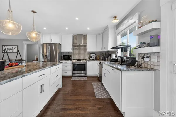 $725,000 | 8 Guyenne Drive, Lake St. Louis, MO 63367