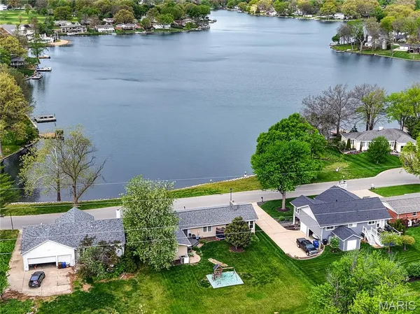 $725,000 | 8 Guyenne Drive, Lake St. Louis, MO 63367