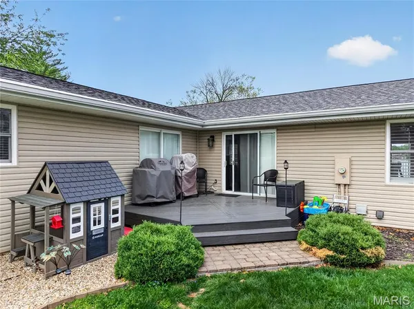 $725,000 | 8 Guyenne Drive, Lake St. Louis, MO 63367