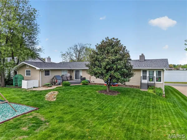 $725,000 | 8 Guyenne Drive, Lake St. Louis, MO 63367