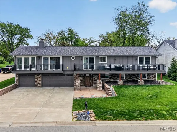 $725,000 | 8 Guyenne Drive, Lake St. Louis, MO 63367