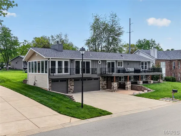 $725,000 | 8 Guyenne Drive, Lake St. Louis, MO 63367