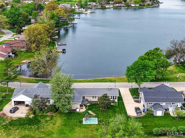 $725,000 | 8 Guyenne Drive, Lake St. Louis, MO 63367