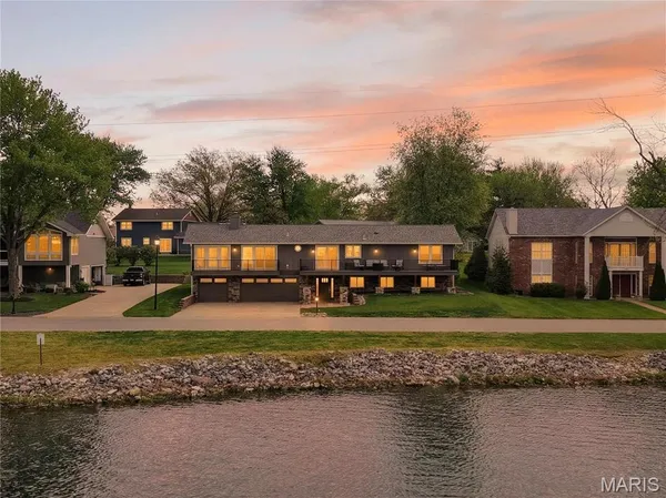 $725,000 | 8 Guyenne Drive, Lake St. Louis, MO 63367