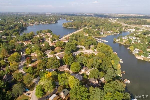$725,000 | 8 Guyenne Drive, Lake St. Louis, MO 63367