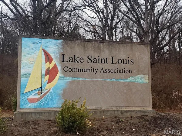 $725,000 | 8 Guyenne Drive, Lake St. Louis, MO 63367