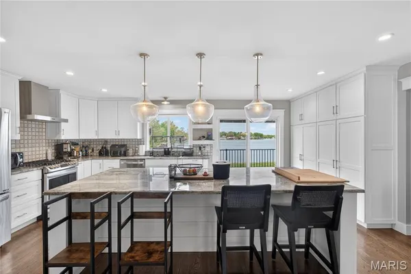 $725,000 | 8 Guyenne Drive, Lake St. Louis, MO 63367