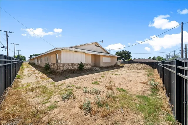 a view of a backyard of the house