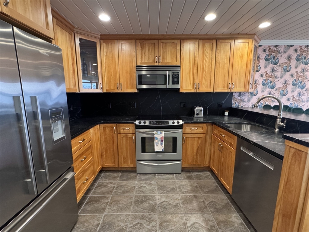 700 Shore Drive, Unit 3306 Fall River, MA 02721 - Photo 9 of 35