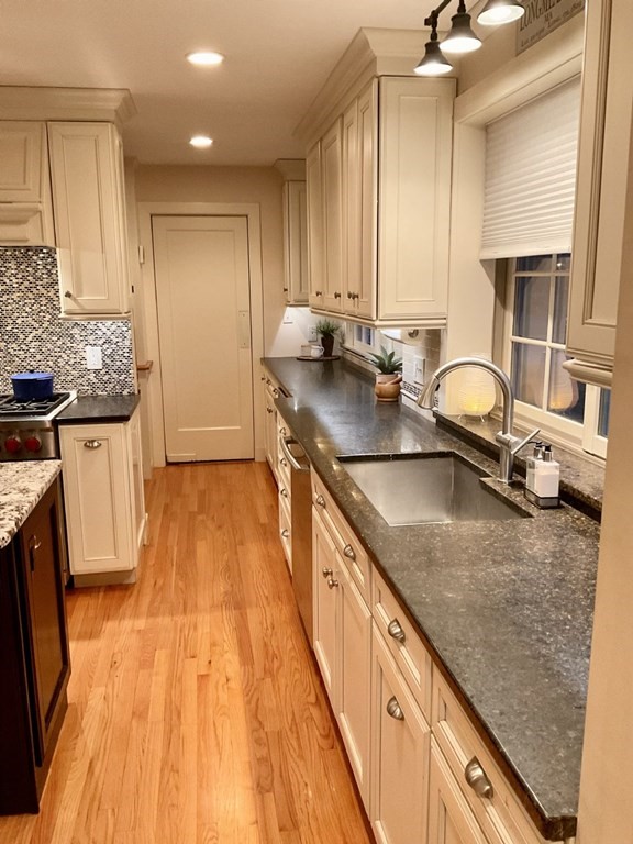 207 Farmington Road Longmeadow, MA 01106 - Photo 7 of 36 Gallery Image 7