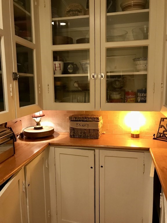 207 Farmington Road Longmeadow, MA 01106 - Photo 8 of 36 Gallery Image 8