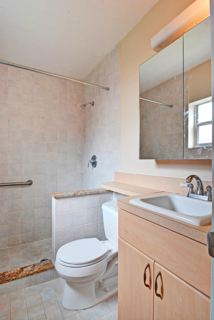 9646 Ohio Place Boca Raton, FL 33434 - Photo 15 of 18 Master Bathroom