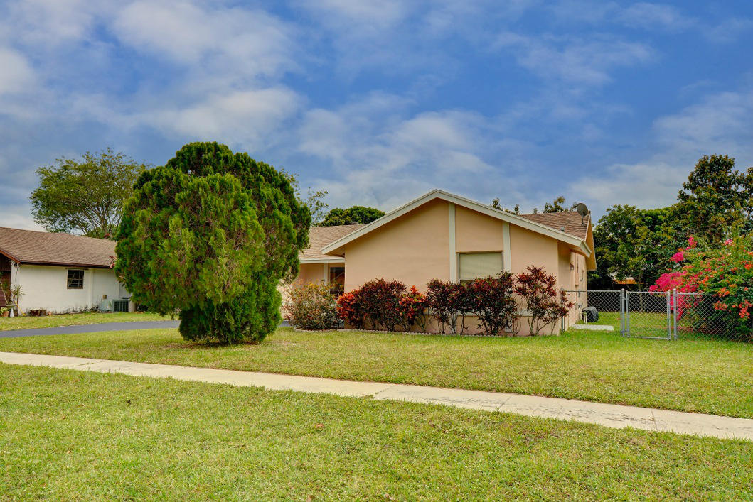 9646 Ohio Place Boca Raton, FL 33434 - Photo 2 of 18 Exterior Front