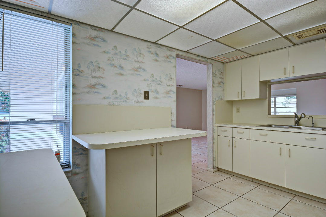 9646 Ohio Place Boca Raton, FL 33434 - Photo 6 of 18 Kitchen