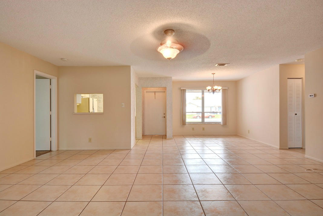 9646 Ohio Place Boca Raton, FL 33434 - Photo 10 of 18 Great Room