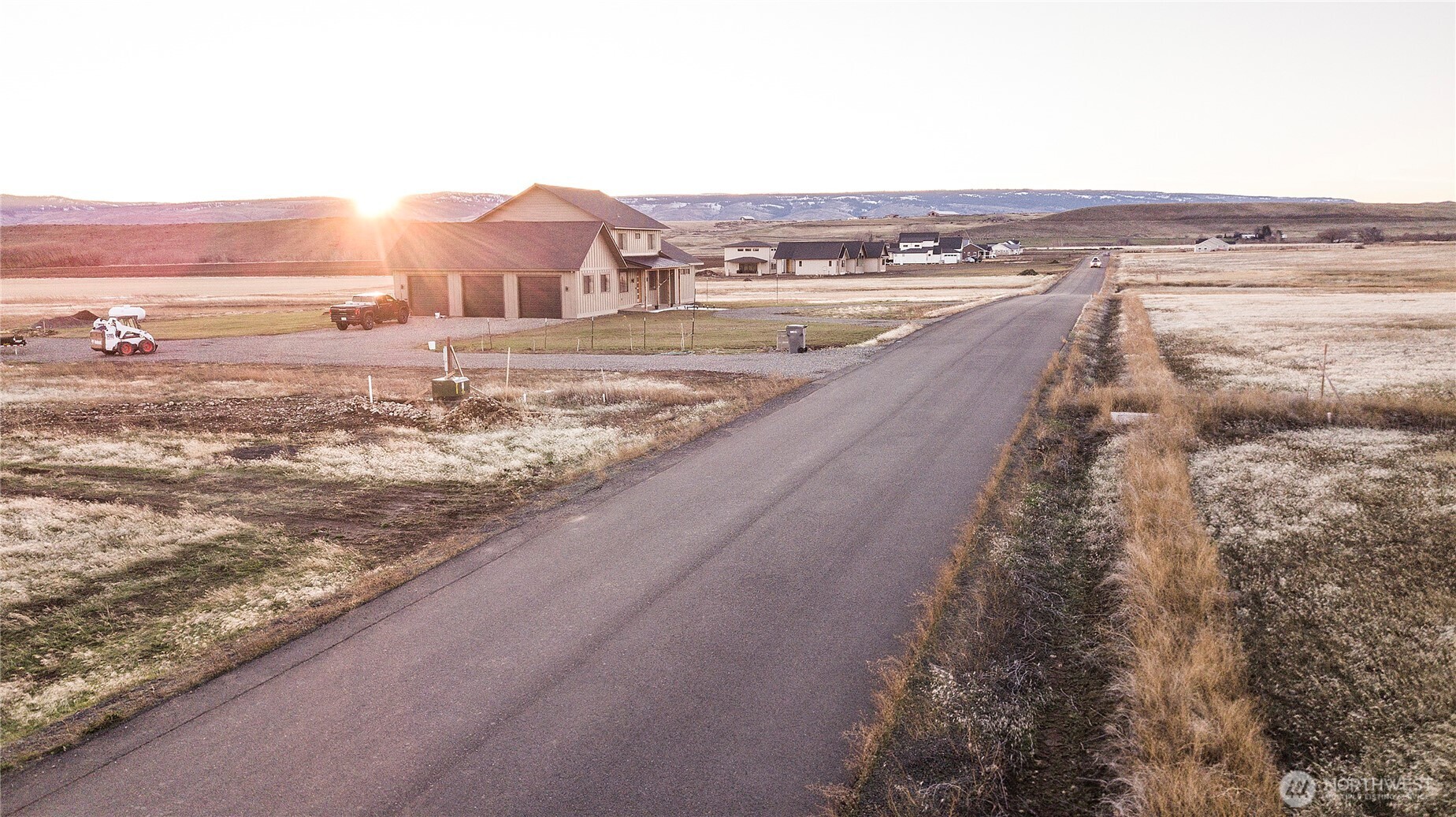 9 Green Canyon Road Ellensburg, WA 98926 - Photo 4 of 9 a view of a city with ocean