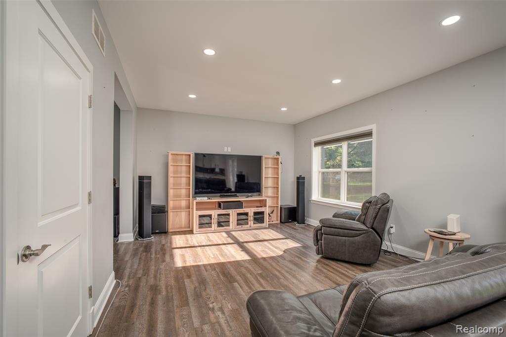 11913 Tuttle Hill Road Willis, MI 48191 - Photo 3 of 32