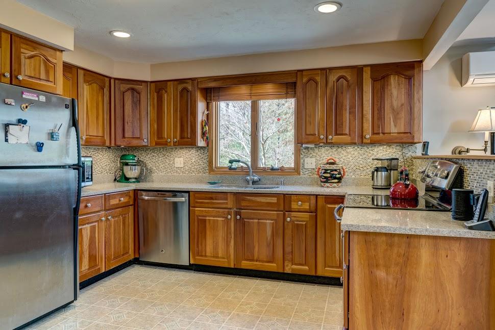 26 Higgins Road Kingston, MA 02364 - Photo 11 of 30 Updated Kitchen