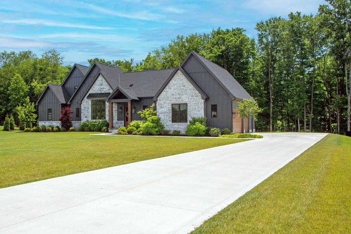 1077 Lale Point Delaware, OH 43015 - Photo 2 of 68
