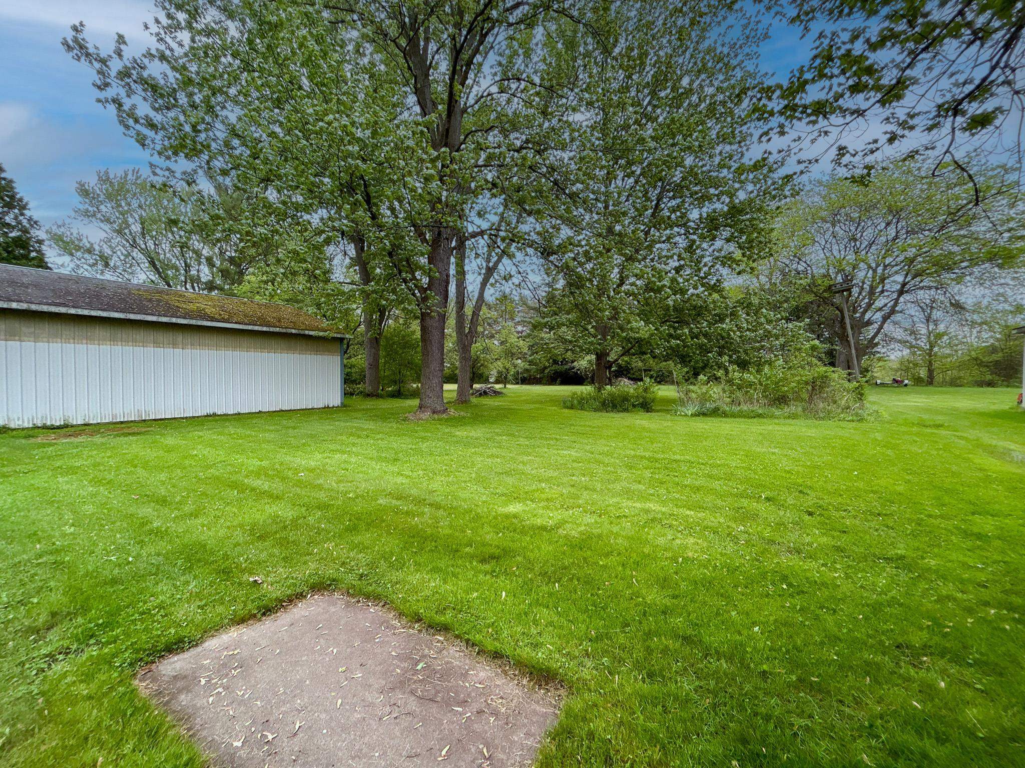 1227 Howe Road Burton, MI 48509 - Photo 6 of 27 50176032-2202135f-2992-46ce-82e7-720b6a47ef5a.JPG
