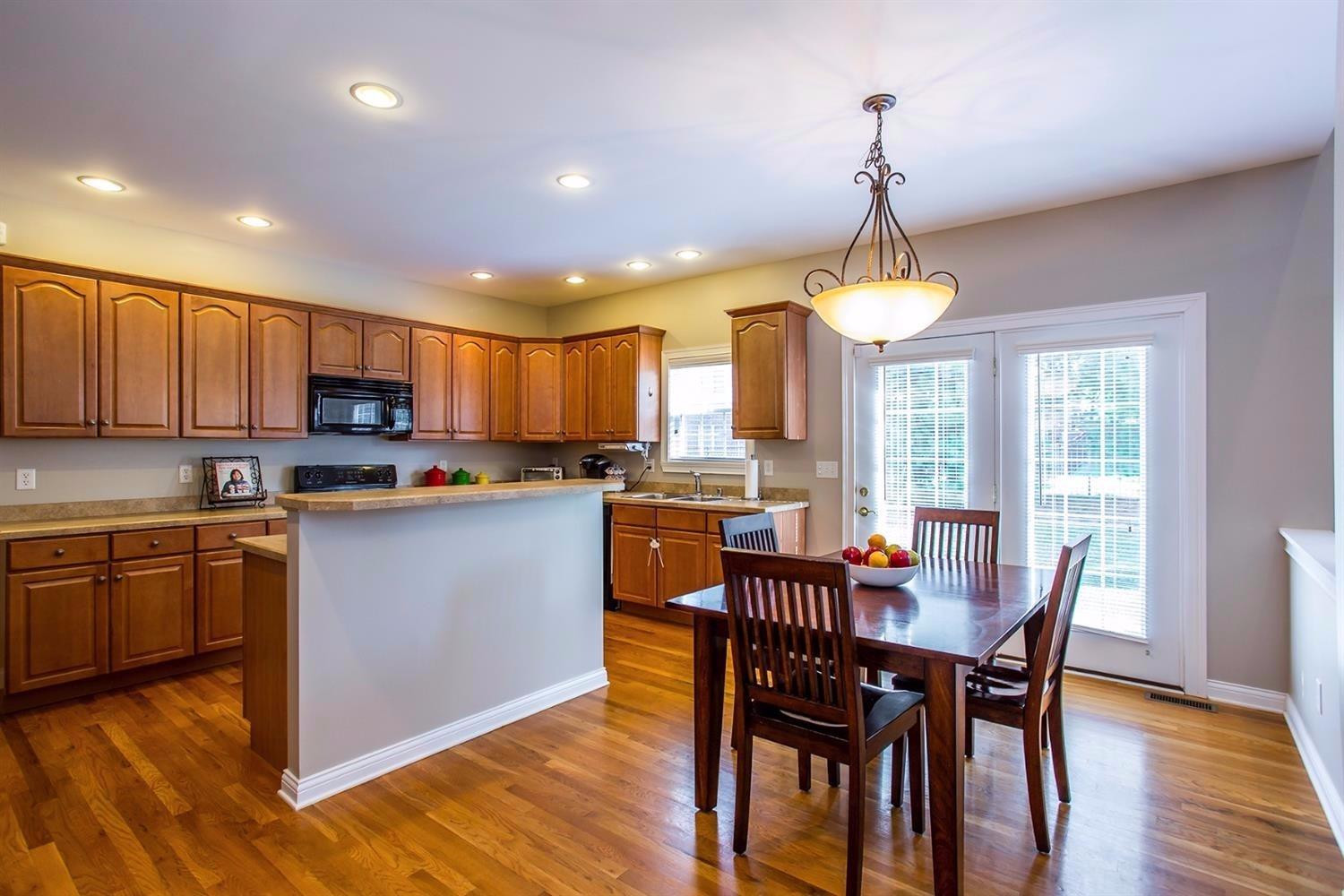 3773 Ridgeview Way Lexington, KY 40509 - Photo 11 of 47 The breakfast area has easy access to th