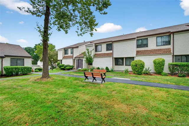 $399,000 | 41 Jefferson Ovl, Unit B, Yorktown Heights, NY 10598