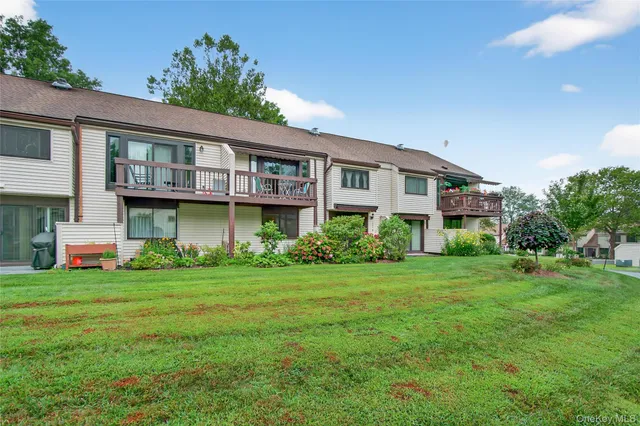 $399,000 | 41 Jefferson Ovl, Unit B, Yorktown Heights, NY 10598