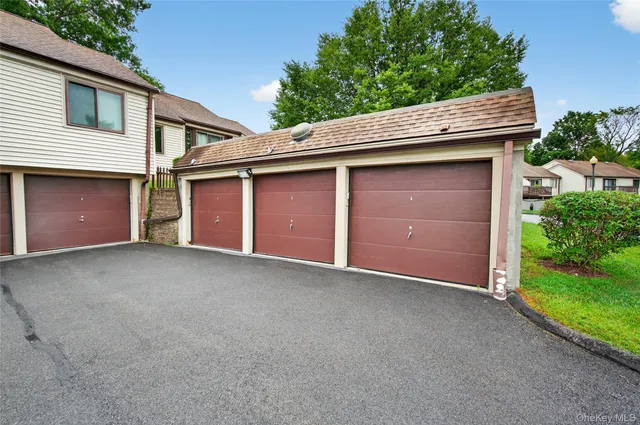 $399,000 | 41 Jefferson Ovl, Unit B, Yorktown Heights, NY 10598