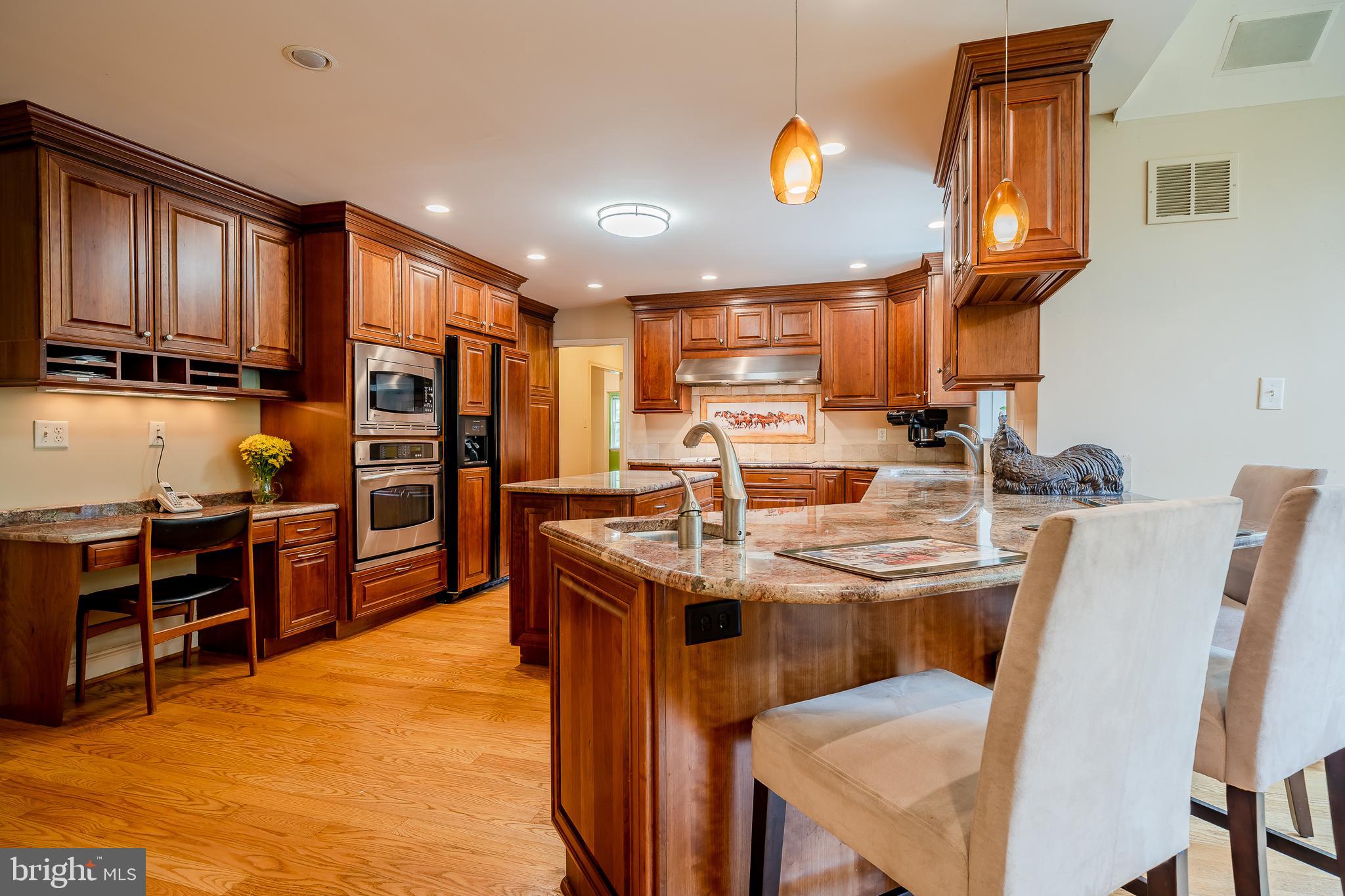 2020 Grubbs Mill Road Berwyn, PA 19312 - Photo 13 of 49 Pennisula seating. Perfect place for breakfast