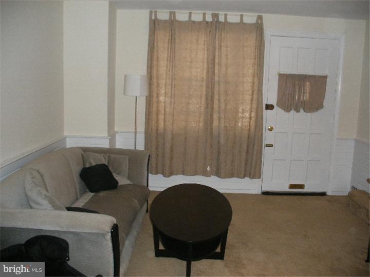 260 Margate Road Upper Darby, PA 19082 - Photo 3 of 21 Living Room