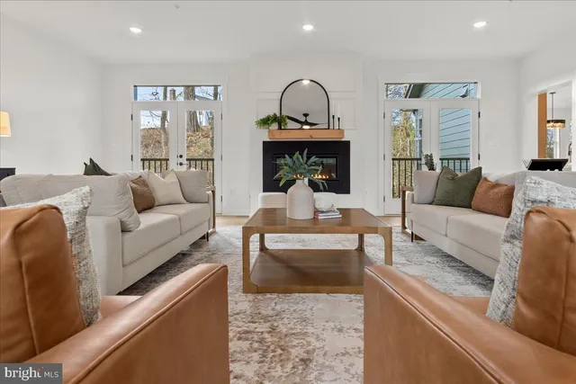 a view of livingroom with furniture