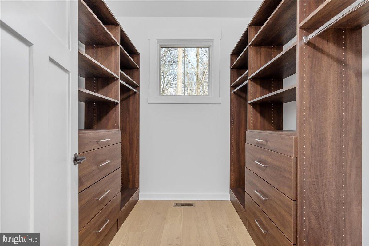 3520 Castle Way Davidsonville, MD 21035 - Photo 42 of 87 Main Level Primary Closet