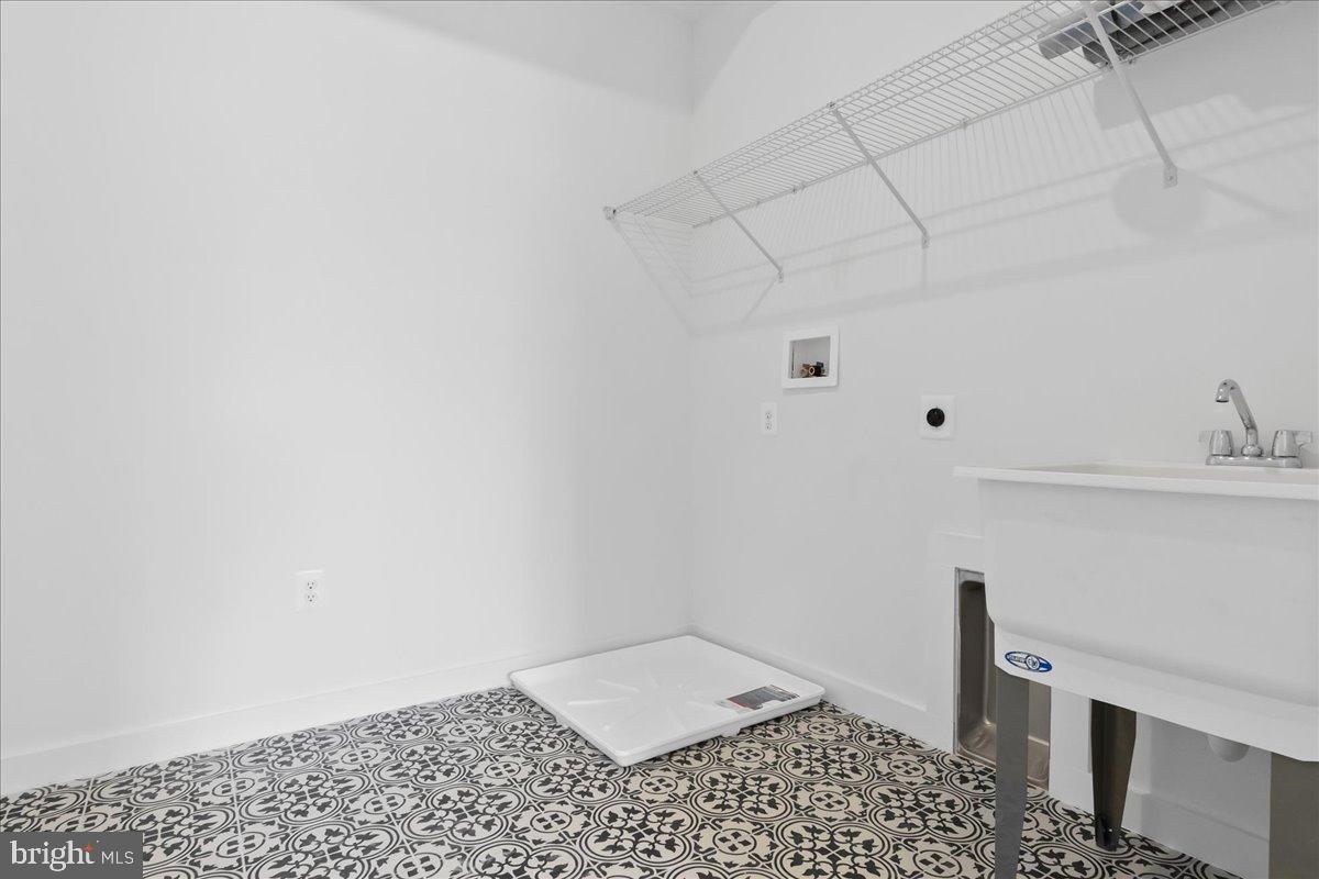 3520 Castle Way Davidsonville, MD 21035 - Photo 70 of 87 Stylish laundry space (1 of 2)