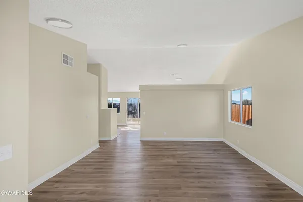 $399,990 | 1048 Sequoia Lane, Rosamond, CA 93560