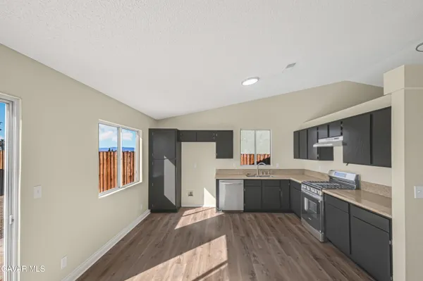 $399,990 | 1048 Sequoia Lane, Rosamond, CA 93560